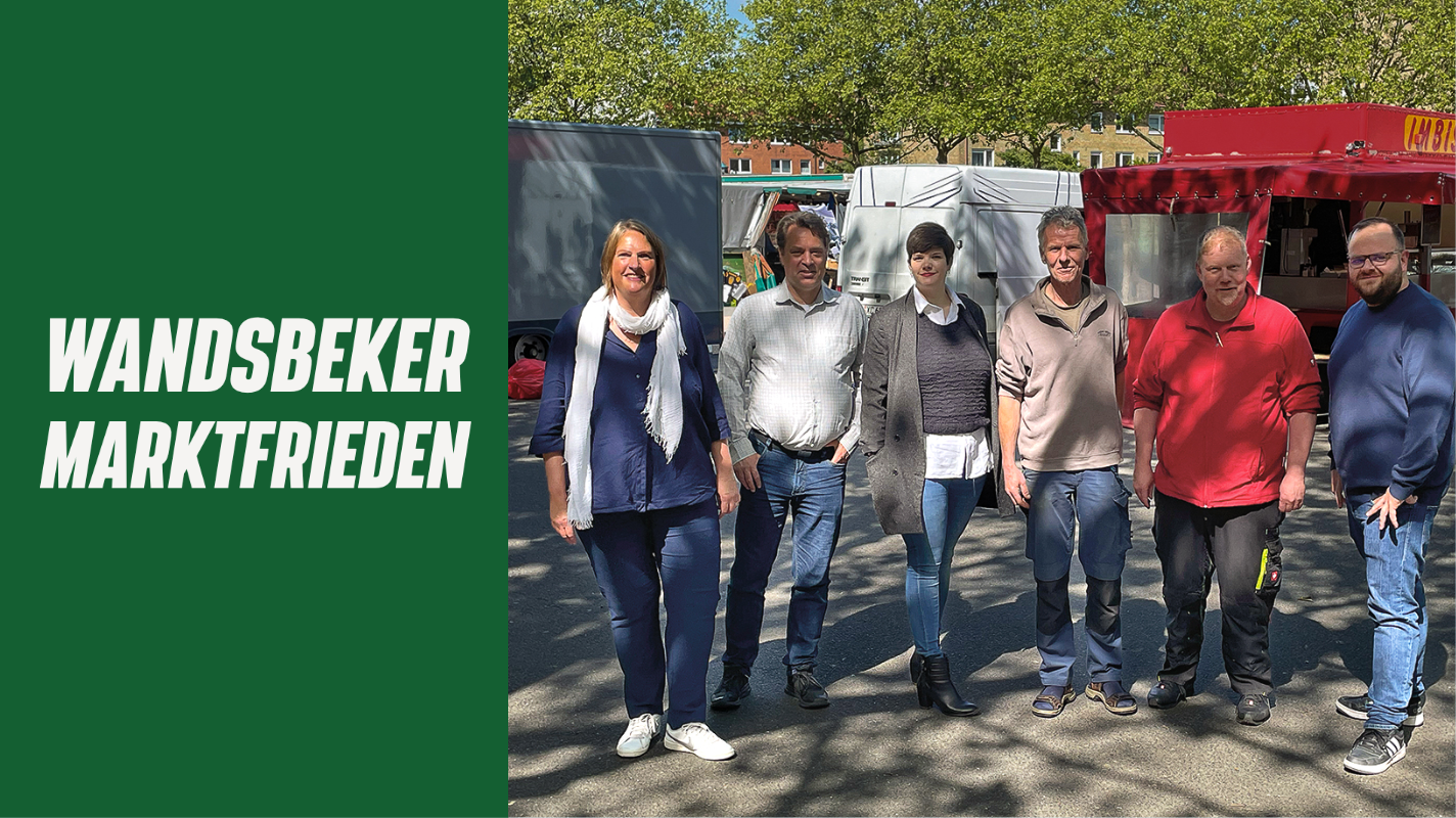 Rechts Grüner Hitnergrund, davor Text "Wandsbeker Marktfrieden". Links Gruppenfoto von Julia C. (Grüne), Marc (SPD) Julia B (Grüne), zwei Marktbeschickern und Patrick (SPD)